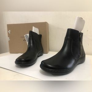 Clarks Women's Cora Grace Zipper Ankle Booties